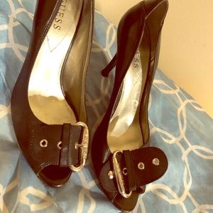 🌈GUESS heels Size 9